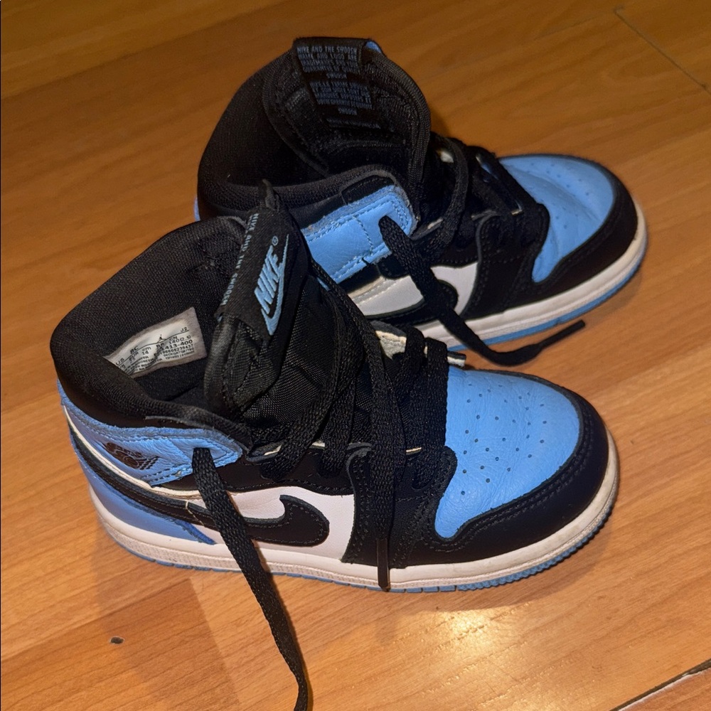 Air Jordan 1 Retro High OG TD 'UNC Toe'